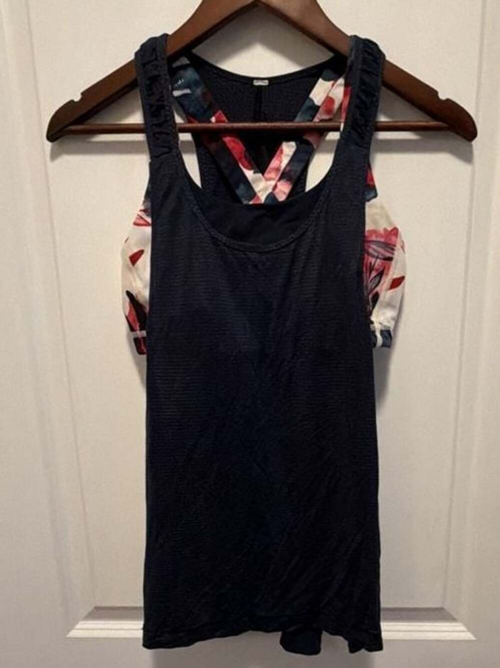 Lululemon Stash It Tank Size 8 Blue Floral Built-In Bra